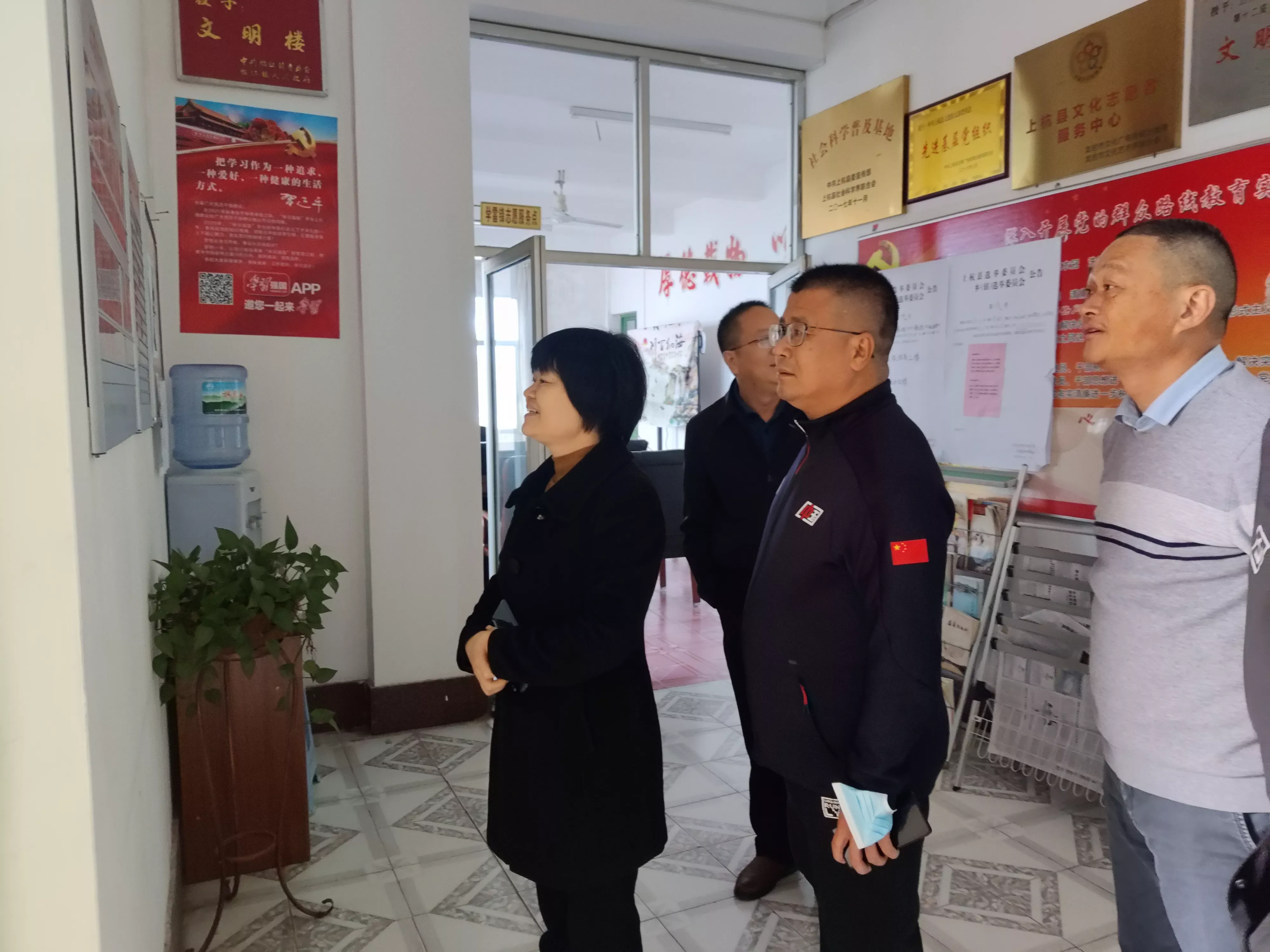 县委常委宣传部部长蓝玉华到文化馆走访慰问